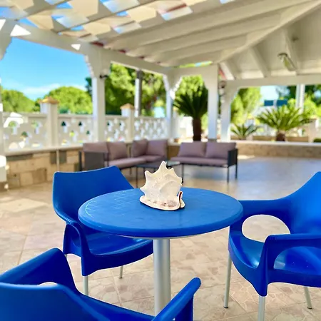 Konukevi Azure Haven - 3*